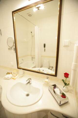 Отель Grand Tien Shan Hotel Алматы Двухместный номер Делюкс с 1 кроватью-3