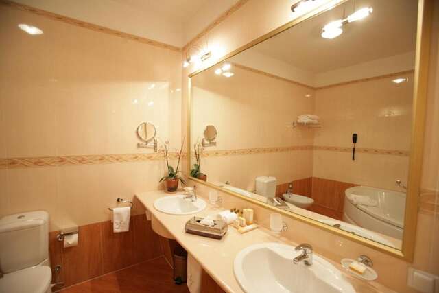 Отель Grand Tien Shan Hotel Алматы-36